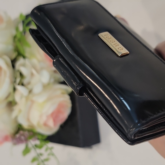 Authentic Gucci patent wallet - Picture 5 of 12